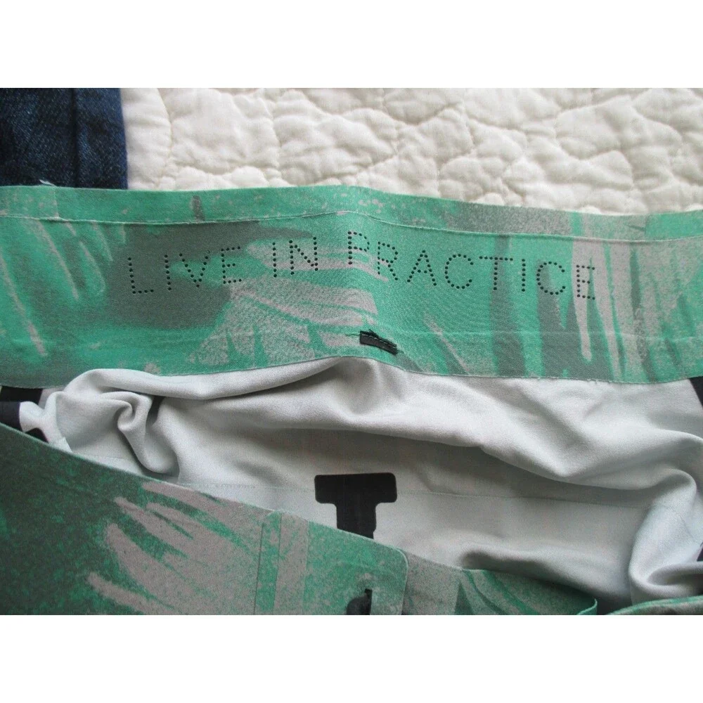 Lululemon Swimming Trunks Live In Practice Mens 32 Vibrant Green